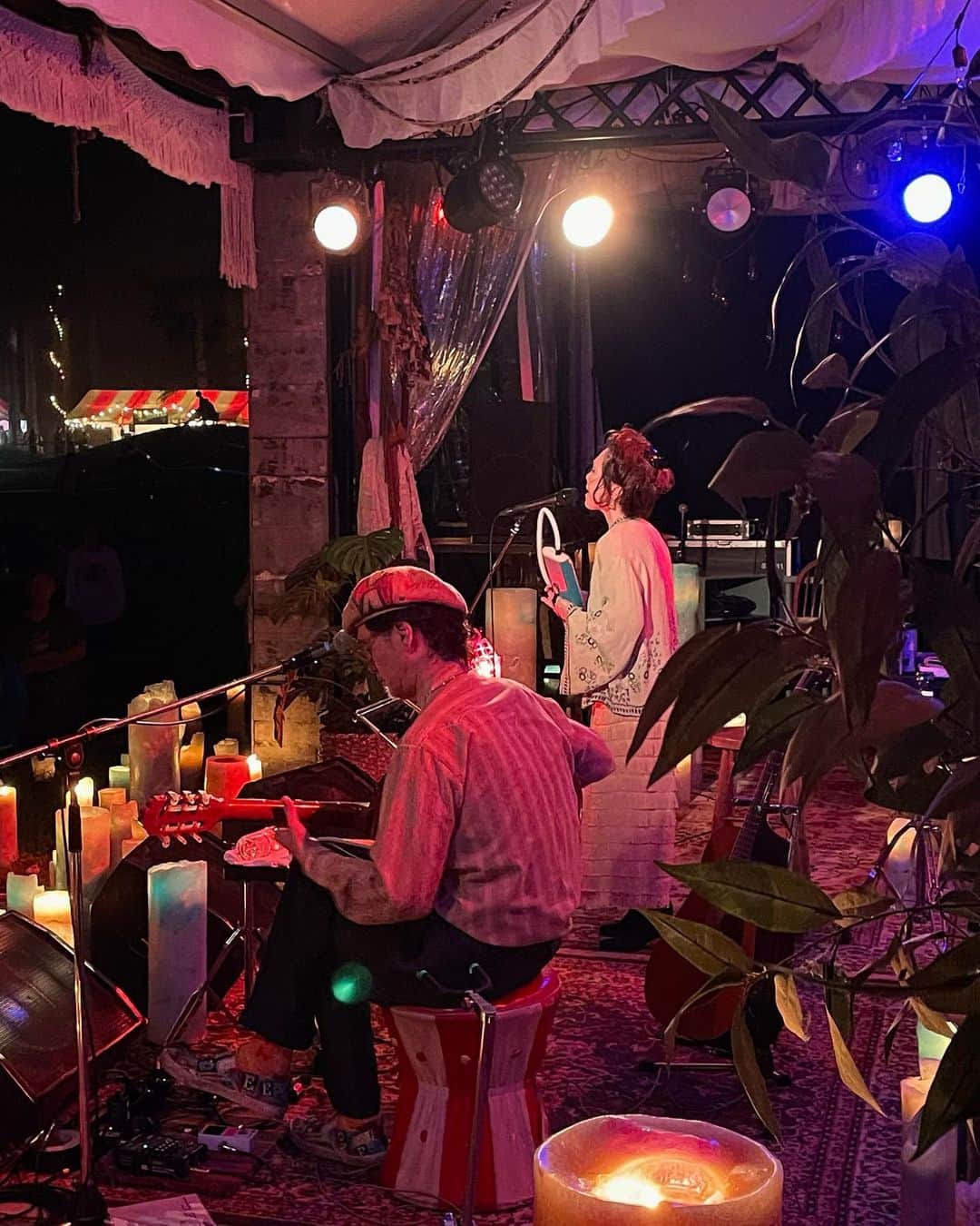 EGO-WRAPPIN'さんのインスタグラム写真 - (EGO-WRAPPIN'Instagram)「. 「New Acoustic Camp 2023」お越し頂いたみなさんありがとうございました！ 夕方降っていた雨も上がりゆったりした空間の中でライブがスタート。 ステージの装飾や会場の空間も相まって2人編成でしっとりと新旧おり混ぜたセットリストで幻想的な時間を過ごせました。 ニューアコは今日も明日も続いてるので会場にいるみなさんは最後まで楽しんでください！  セットリストはこちら。 1. Calling me 2. admire 3. Heart Beat　　  4. タバコ 5. アマイカゲ　　　 6. 満ち汐のロマンス 7. 衛星ハロー 8. GO ACTION 9. サニーサイドメロディー EN-1. Finger  明日は「KOYABU SONIC 2023」です。 4年ぶりの開催。楽しみすぎます！ 来られる方は一緒に盛り上がりましょう！  #egowrappin #エゴラッピン #newacousticcamp #ニューアコ @newacousticcamp   #koyabusonic #コヤソニ #小籔千豊 さん @koyasoni」9月17日 14時17分 - egowrappin_official