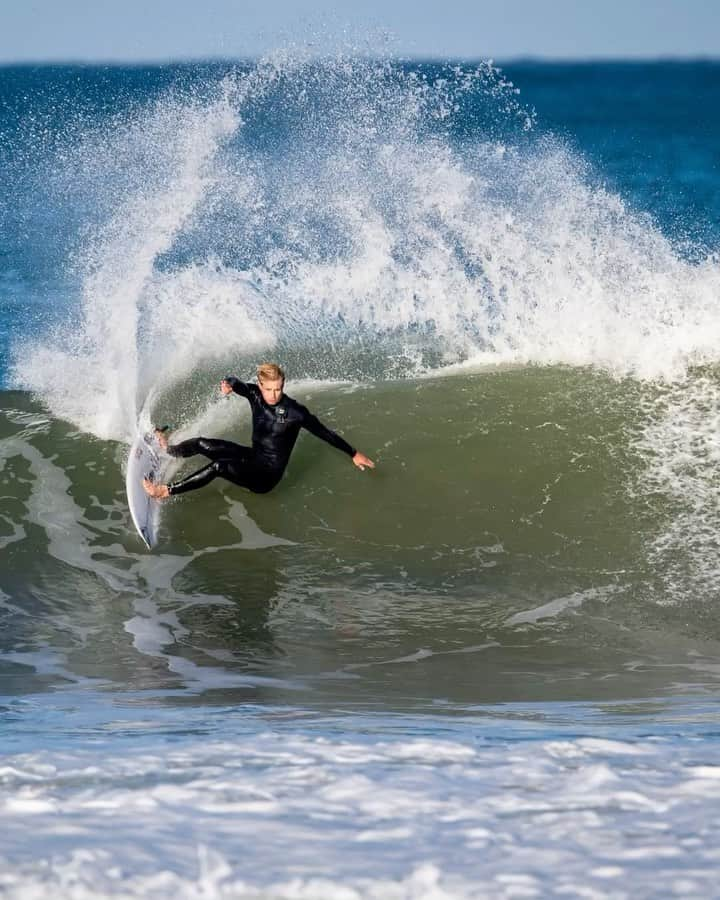 ビラボンのインスタグラム：「Make the best wetsuits. Be good to the ocean ♻️  ノーベル賞を受賞した…ワンダフルな素材"Graphene"を使用したBillabong wetsuits は、驚異的な暖かさを約束します。You’ll be warmer, faster and longer ♨️  #BillabongWetsuits」