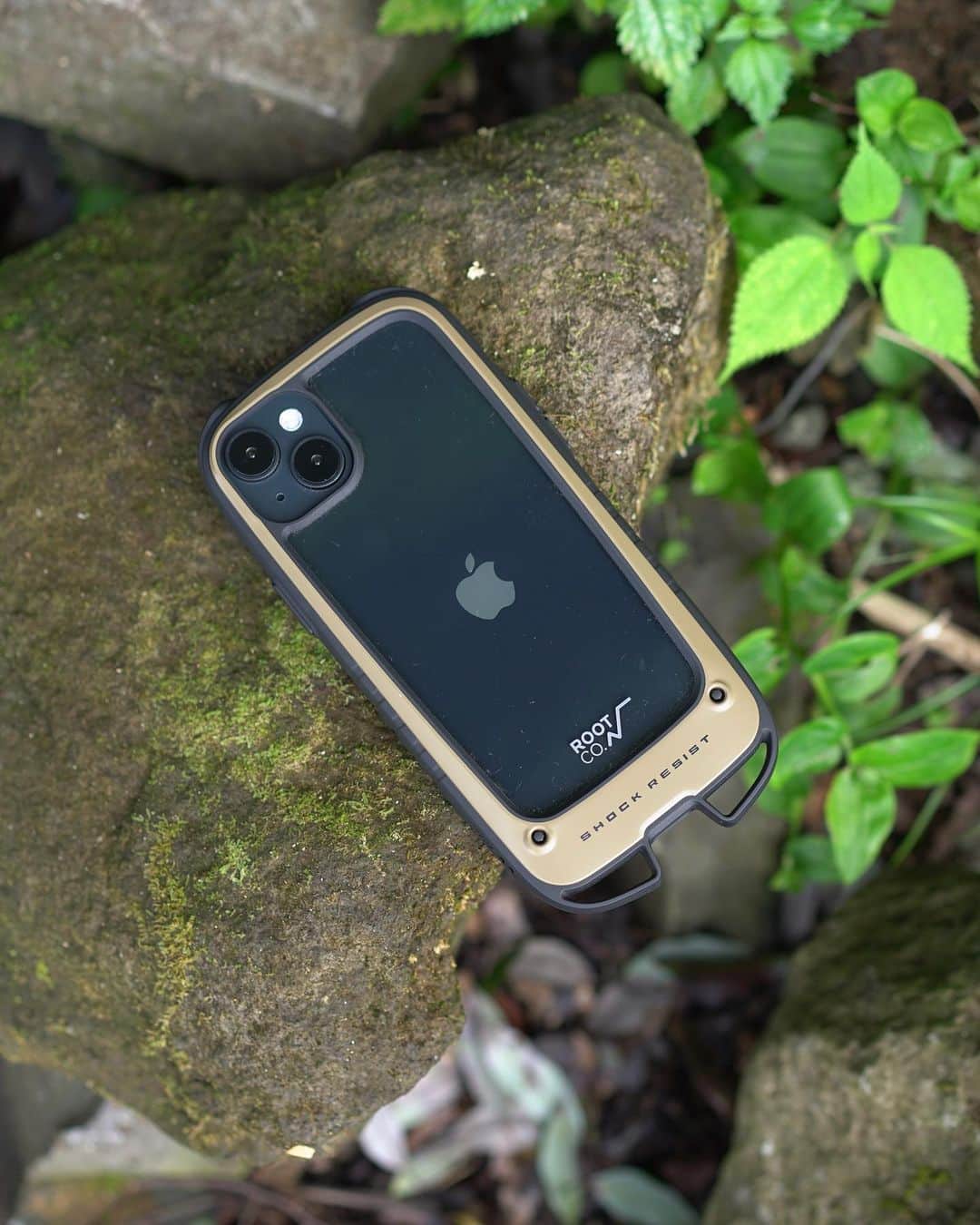 ROOT CO. Designed in HAKONE.のインスタグラム：「. GRAVITY Shock Resist Case +Hold. for iPhone 15 series  #rootco #root_co #iphonecase #iphone15 #iphone15pro #iphone15plus #iphone15promax #iphone15case #iphone15procase #iphone15pluscase #iphone15promaxcase #outdoor #outdoors #shockresistcaseplushold」