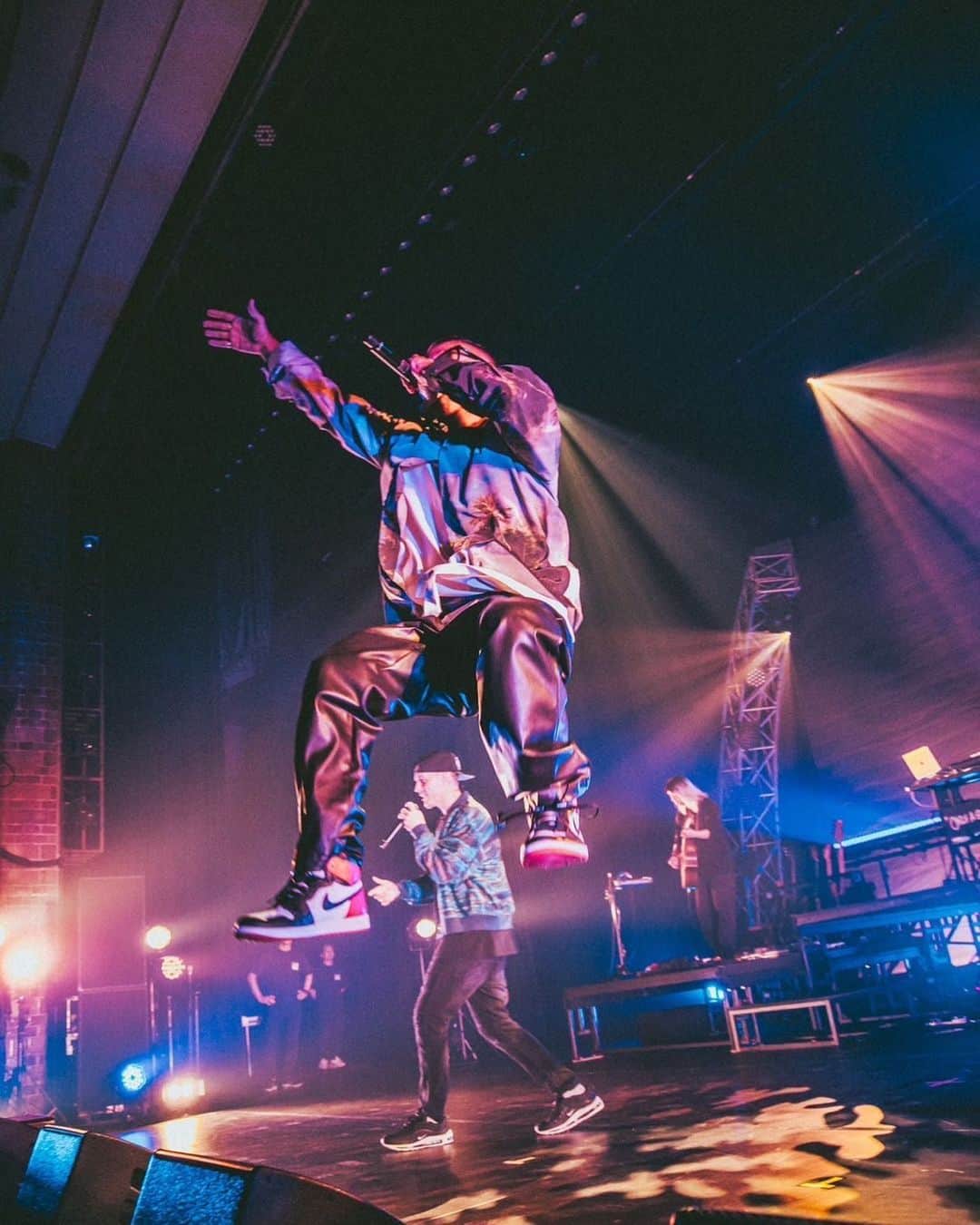 Microのインスタグラム：「Air Time⛹️  @microfromdeftech  @deftech  @shen037   #thesoundwavetour  Photo By @umi_hayato」