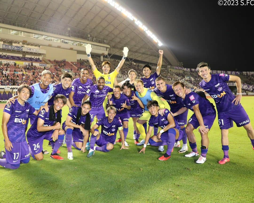 サンフレッチェ広島のインスタグラム：「. 🟣 𝐒𝐌𝐈𝐋𝐄 𝐏𝐇𝐎𝐓𝐎🟣  #sanfrecce | #ぶちあつ! | #jleague | #Jリーグ | #広島神戸」