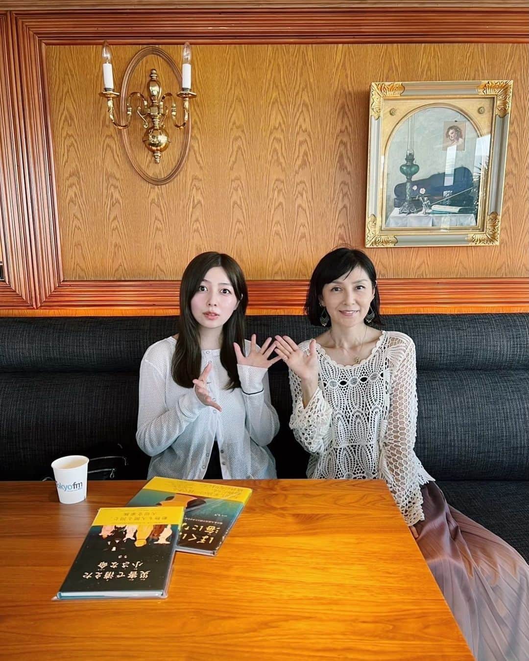 南波志帆のインスタグラム：「9/18の『nukumori Vol.10』主催の松本ともこさんの犬猫ラジオに呼んでいただきました…！📻  猫をはじめ好きなものについてや、ライブへの意気込みなど、mapiさんと楽しくお話しさせていただいてます🐈‍⬛🐈  ぜひ聴いてね〜！🤍  https://audee.jp/news/show/110814」