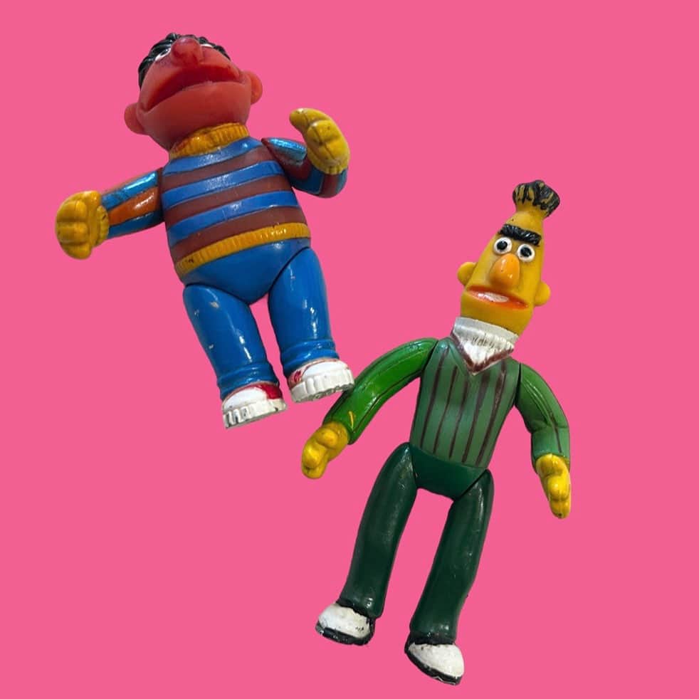 おもちゃやSPIRALのインスタグラム：「80's SESAME STREET Ernie&Bert Figure入荷しました！  手足動かせます✨」