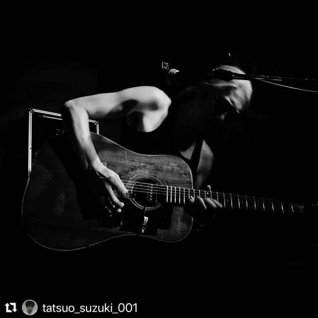 イマイアキノブのインスタグラム：「ꖣ 御覧アレ  撮影鈴木達朗 @tatsuo_suzuki_001   Akinobu Imai @imaiakinobu  Yohei Jesus Asai @asai_jesus  Shotaro Kageyama @shotaro_kageyama  Live at Kavachiya, Shinjuku @kavachya」