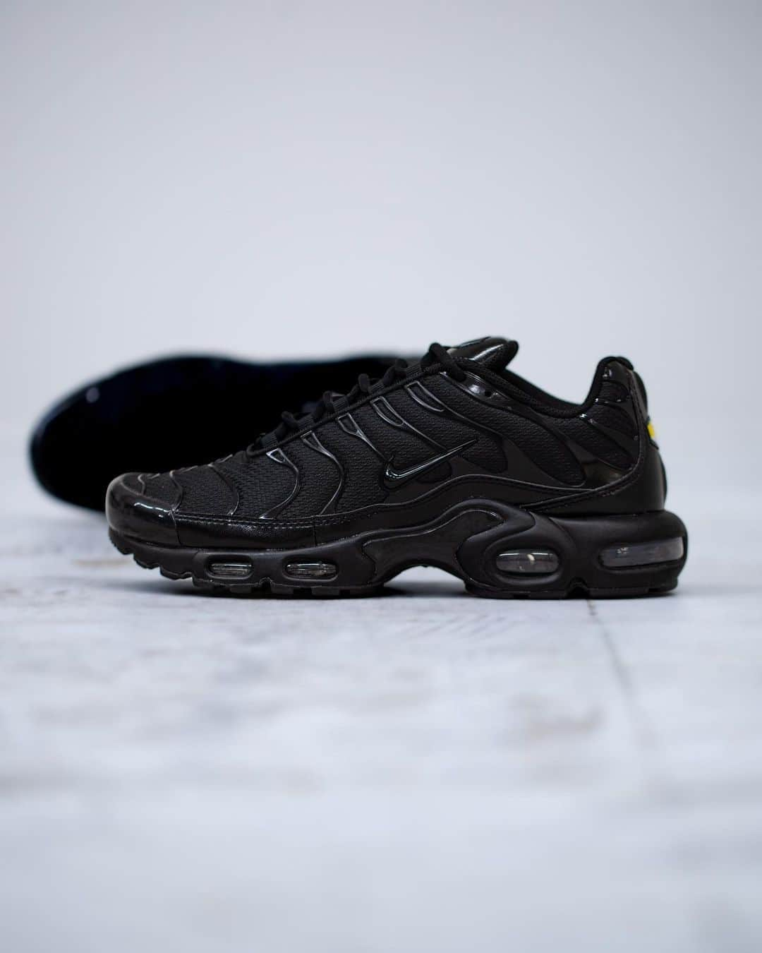 Sports Lab by atmos OSAKAのインスタグラム：「. ↓↓↓ NIKE AIR MAX PLUS 604133-050 ¥22,000-(tax included) SIZE : 24.0cm〜30.0cm」