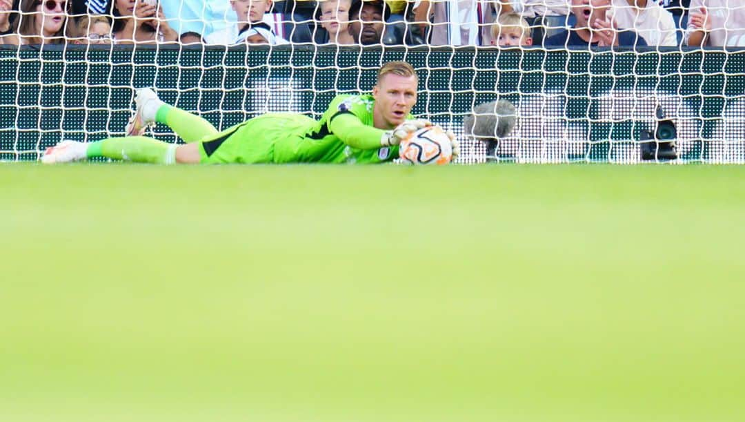 ベルント・レノのインスタグラム：「3 points and a clean sheet 🔥」