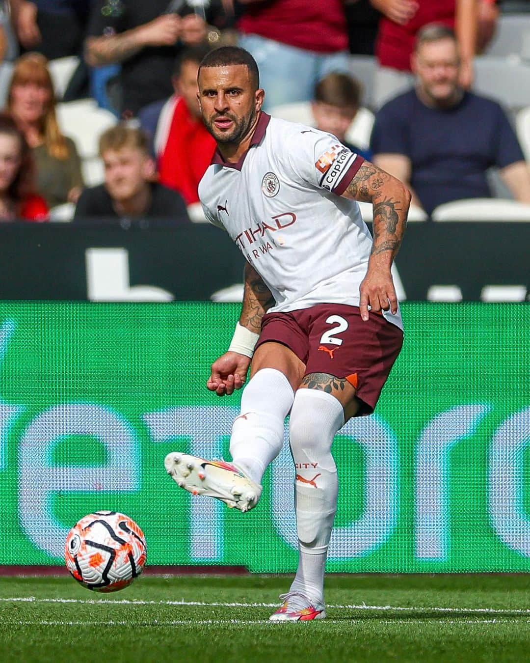 カイル・ウォーカーのインスタグラム：「Buzzing to get the win today after the international break. 🔥」
