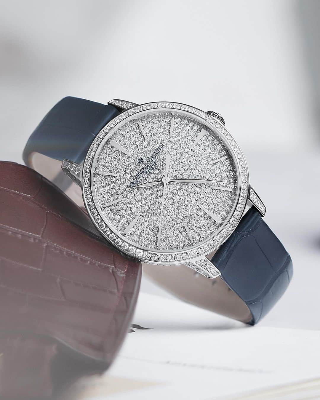 ヴァシュロン コンスタンタンのインスタグラム：「Diamonds… as brilliant as falling snow💎  Sparkling, dazzling and downright spectacular, the new Patrimony self-winding jewellery watch is a technical marvel. Its minimalistic approach equalled only by the Maison’s passion for details, this new creation is adorned with 769 round diamonds. They wrap the 37 mm white gold dial and case, capturing the light and every eye.  Reminiscing the audacity of haute joaillerie, the dial is snow-set, a demanding and meticulous technique consisting in selecting each diamond one by one. The astonishing result extends to the caseback opening onto the refined finishing of in-house self-winding Calibre 2460 SC/3.  LESS'ENTIAL – Discover our 2023 Shanghai novelties: link in bio.  #VacheronConstantin #OneOfNotMany #watchesandwonders2023 #watchesandwonders #Horology #Timepiece」