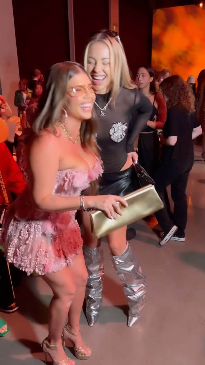 シャネル・ウエスト・コーストのインスタグラム：「2 baddies at @theblondsny ✨👯‍♀️ @charlyjordan」