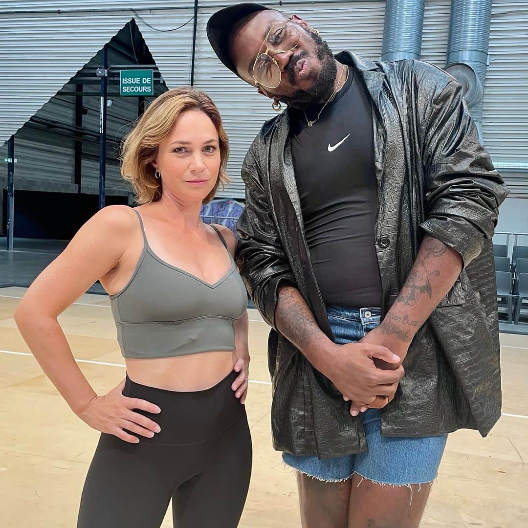 のインスタグラム：「Quand @kiddysmile et @viniirevlon m’emmènent au bal ✨  #ballroom #voguing @biennaledeladanse @labelletele @france3 @france3rhonealpes @france.tv  @lululemon 👗」