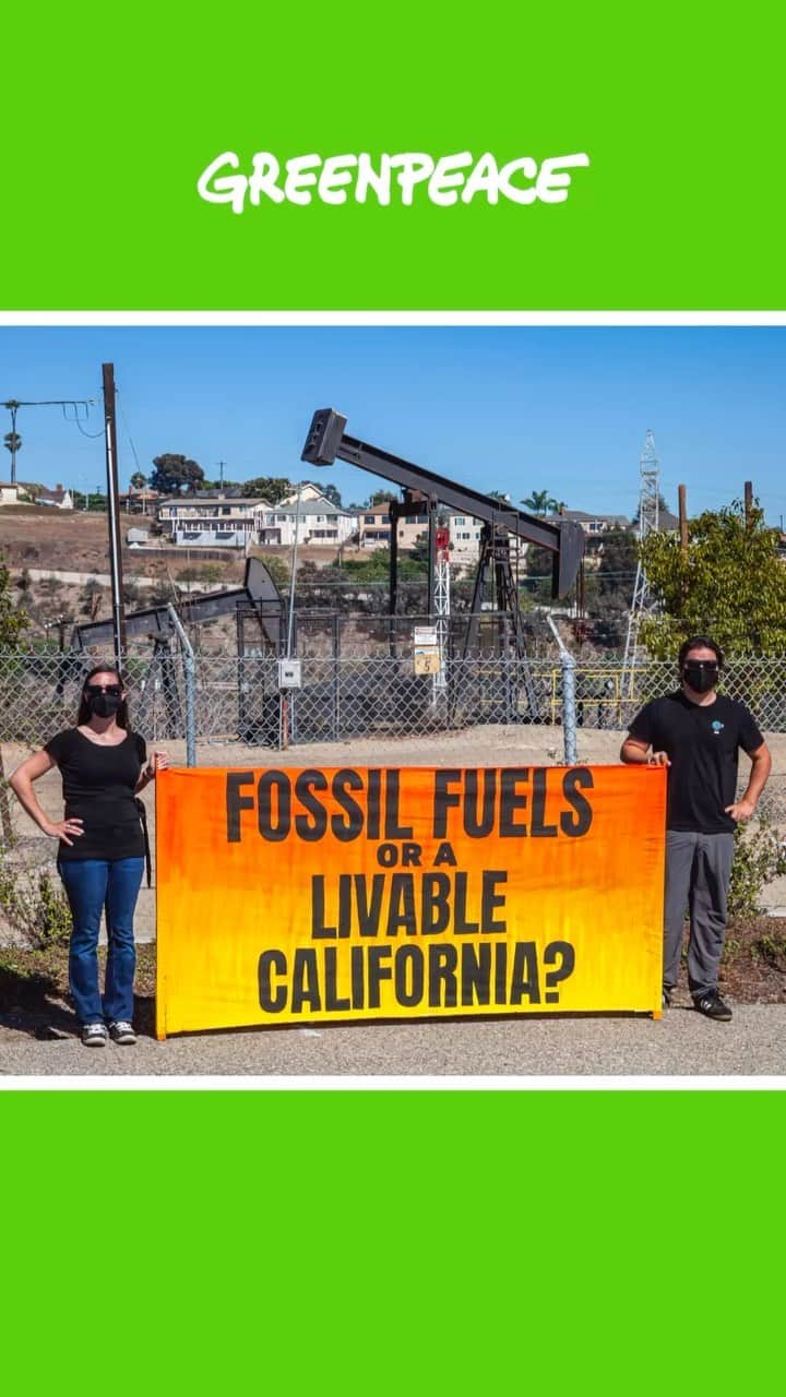 ジェーン・フォンダのインスタグラム：「Can you imagine looking out the window and seeing an oil or gas well pumping pollution and toxic fumes into your backyard? 🤢Sadly, this is the case for almost 3 MILLION Californians who live or work near drilling. 😮  Today is the one year anniversary of Governor Newsom signing into law a bill that would’ve established a buffer zone between drilling and homes, schools, and hospitals. Except, frontline communities are still suffering because Big Oil poured millions into a referendum to delay and possibly overturn this law!! 🤬🤬  BUT THERE’S STILL HOPE. Governor Newsom can stop oil permits, right now. He can stop the drilling right now … starting with those closest to residential areas. Will you do it @gavinnewsom @cagovernor   LINK IN BIO to join us with Jane Fonda in raising our voice to end toxic neighborhood drilling! . . . . . . #ClimateEmergency #California #NoDrillingWhereWereLiving #pollutionawareness #protectourplaent #climateweeknyc」