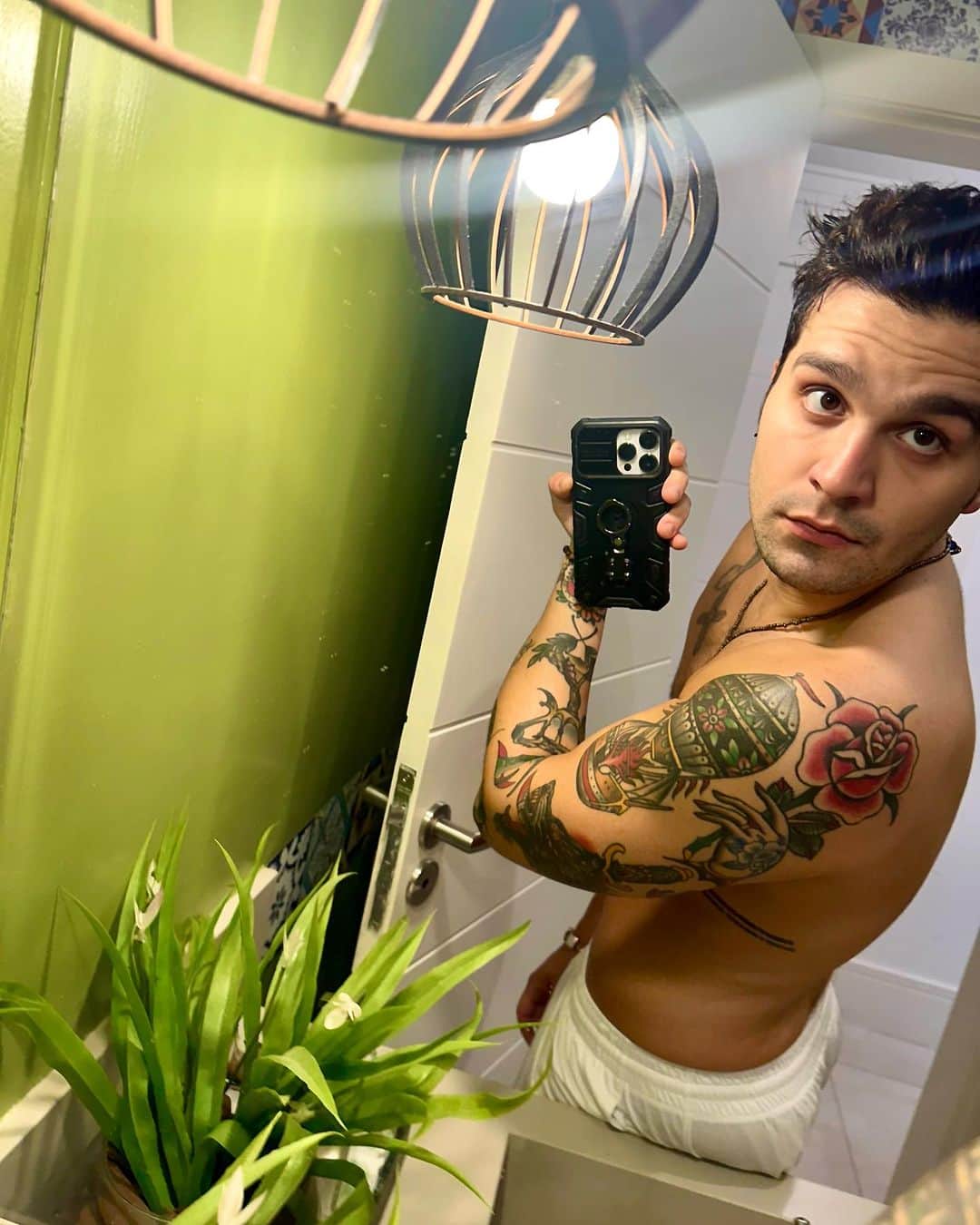 ルアン・サンタナのインスタグラム：「povo tem razão de zua..tem hora que eu fico meio vesgo memo ó」