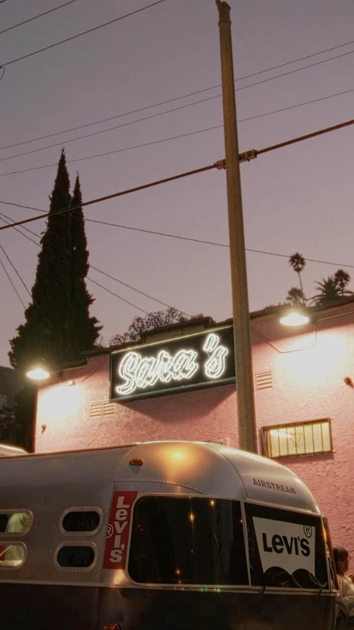 Levi’sのインスタグラム：「The Levis Airstream made its way to @sarasmarket last night to kick-off Hispanic Heritage Month with our creative partners @gabrielaxruiz, @jveloz, @alejejacob. Thank you to everyone that stopped by for a night full of customization, music, food, and celebration!   ….  To continue the celebration, the Levi’s Airstream is heading to Citadel Outlets this weekend.   Feeling left out? Head to your local Levi’s Tailor Shop for Hispanic Heritage Month patches, complimentary for our Red Tab members.」