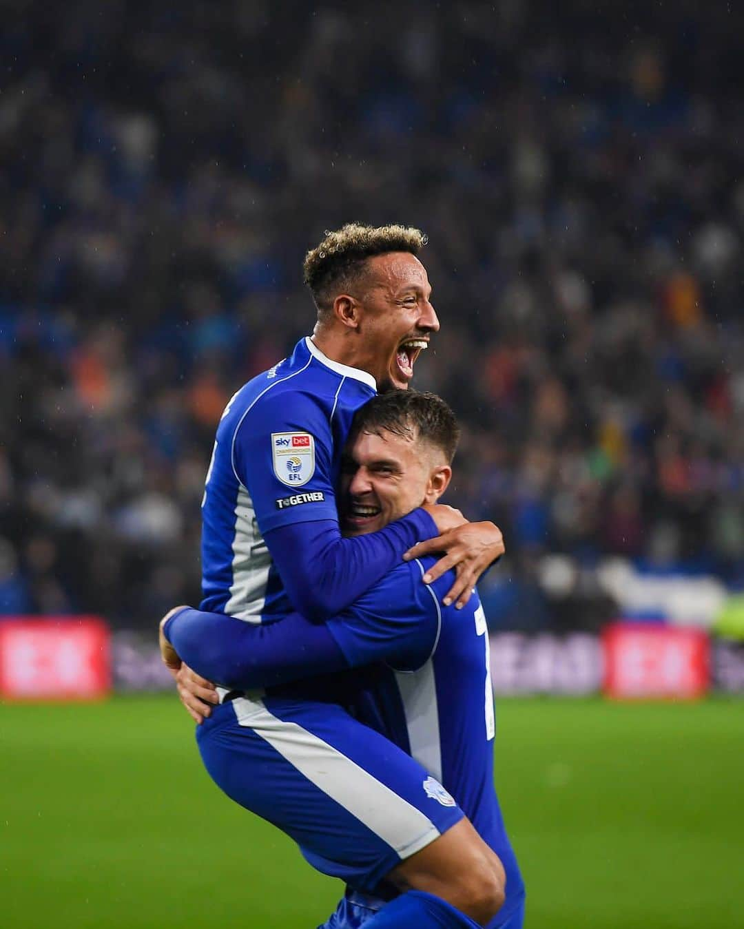 カラム・ロビンソンのインスタグラム：「Feels good that one! Unreal from the lads all evening to get the W 👊🏽 Fans were unbelievable 💙 #CardiffCity」