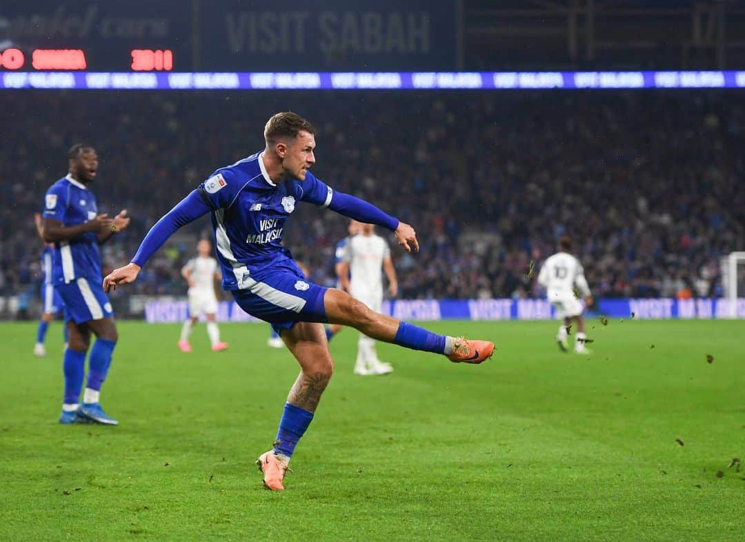 アーロン・ラムジーさんのインスタグラム写真 - (アーロン・ラムジーInstagram)「Enjoy your night Bluebirds 🐦 @cardiffcityfc」9月17日 7時09分 - aaronramsey