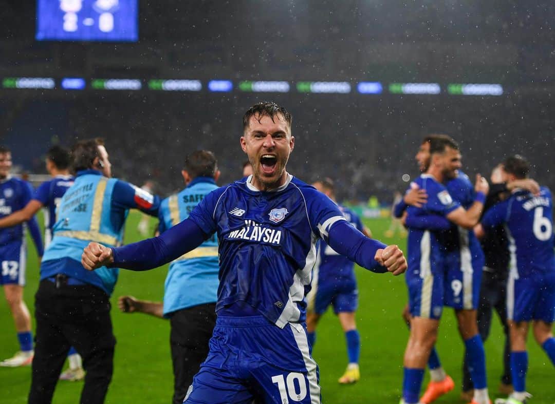 アーロン・ラムジーさんのインスタグラム写真 - (アーロン・ラムジーInstagram)「Enjoy your night Bluebirds 🐦 @cardiffcityfc」9月17日 7時09分 - aaronramsey