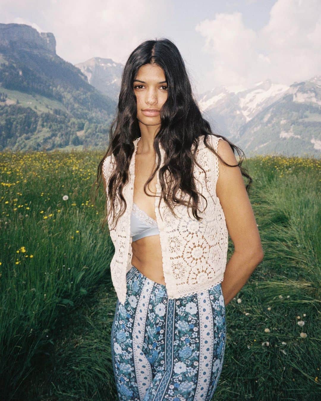 SPELLのインスタグラム：「Come behind the scenes of our Belladonna campaign in the Swiss Alps 🏔️ moments caught on point + shoot by @ashleigh_bakos 📸」