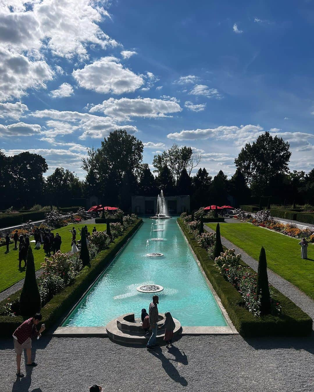 パイパー・ギレスさんのインスタグラム写真 - (パイパー・ギレスInstagram)「High tea was the perfect excuse to dress up!  - - - - #dressup #hightea #parkwoodestate #teatime #girlsday #garden #beautifulgirls #scones #toronto」9月17日 7時24分 - pipergilles