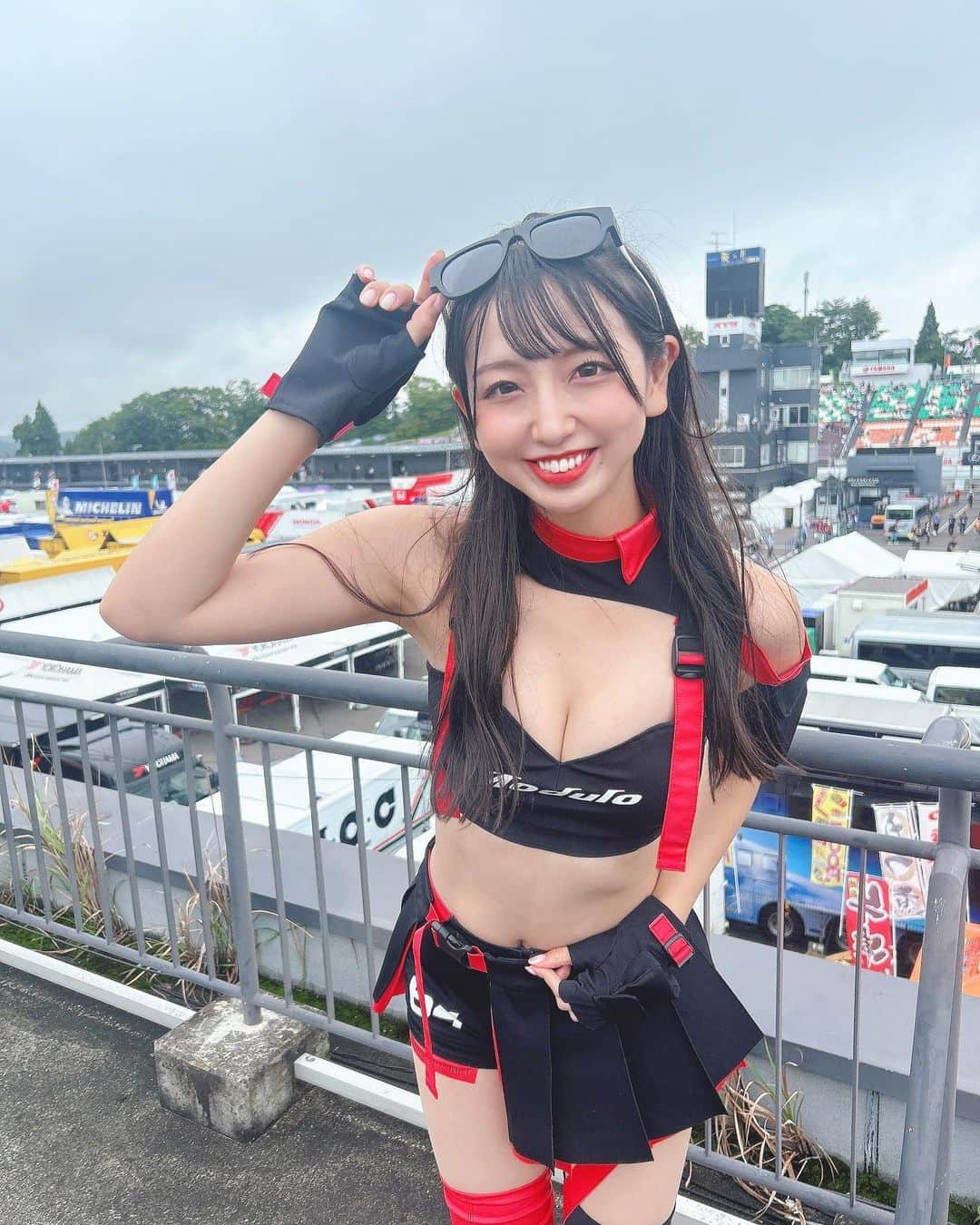 池永百合のインスタグラム：「SUPERGT Rd.6 SUGO🏁  今日の決勝は、15番手からのスタートです‼️ 伊沢選手、太田選手の粘り強い走りで 追い上げに期待しましょう👊✨  ここ最近では、連続でポイント獲得が出来ているので今回もいい流れを掴みたいですね👍  グリッドは、池永担当です🏁  【9/17(日)決勝日】 ❤️8:35-8:45 スポンサーステージ ❤️10:10-11:10 ピットウォーク ❤️11:30-11:45 ドライバーアピアランス 🤍12:00-12:20 ウォームアップ走行 ❤️12:20-13:30 スタート進行 🏁グリッドは池永担当 🤍13:30- 決勝スタート 300km（84Laps）  明日も64号車ModuloNakajimaRacingの応援宜しくお願いします📣  #Modulo64 #ModuloNakajimaRacimmg #Modulo #SUPERGT #レースクイーン#raceqeen  #レースクイーンコスチューム #プリーツスカート #ショートパンツ #Moduloスマイル  #좋아요 #셀카 #팔로우 #얼스타그램　#일본 #귀여워 #카메라  #攝影 #旅遊攝影 #拍攝 #寫真 #攝影日記 #人像攝影 #鈴鹿サーキット #サーキット #レースクイーン写真部 #菅生 #スポーツランドsugo」