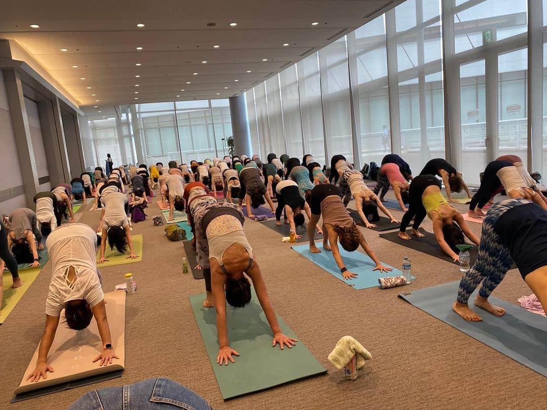 Ken Harakumaさんのインスタグラム写真 - (Ken HarakumaInstagram)「yogafest YOKOHAMA 2023 始まりました❣️ @international_yoga_center  @fumiinaa_yoga  @erika_ikeda_moka  @u_ka_music  @keicoyoga  @yogis_editorialteam_lotus8  @yogafestjp  @yogajournal_japan  @easyogajp  @kenkobi_jp  @yogaworkscojp  #yogafest #ヨガフェスタ横浜  #ヨガイベント  #アシュタンガヨガ  #パシフィコ横浜  #みなとみらい  #ケンハラクマ  #ケンハラクマ先生」9月17日 7時47分 - kenharakuma