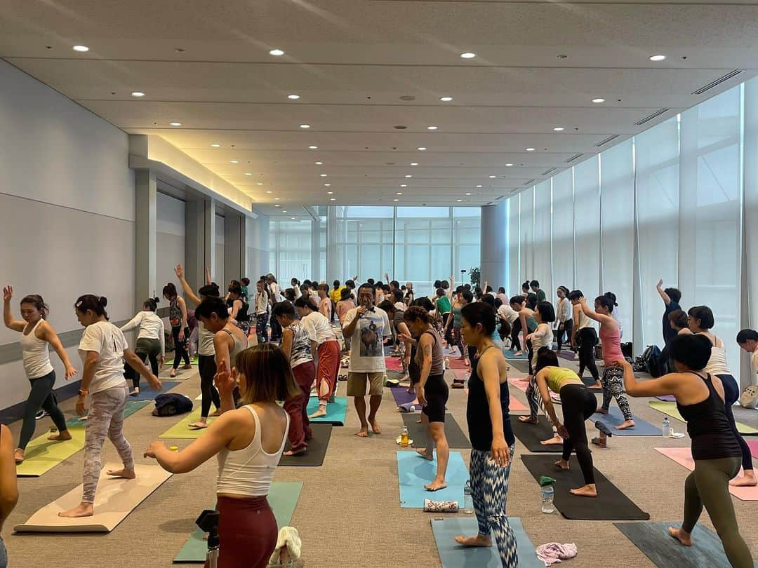 Ken Harakumaさんのインスタグラム写真 - (Ken HarakumaInstagram)「yogafest YOKOHAMA 2023 始まりました❣️ @international_yoga_center  @fumiinaa_yoga  @erika_ikeda_moka  @u_ka_music  @keicoyoga  @yogis_editorialteam_lotus8  @yogafestjp  @yogajournal_japan  @easyogajp  @kenkobi_jp  @yogaworkscojp  #yogafest #ヨガフェスタ横浜  #ヨガイベント  #アシュタンガヨガ  #パシフィコ横浜  #みなとみらい  #ケンハラクマ  #ケンハラクマ先生」9月17日 7時47分 - kenharakuma