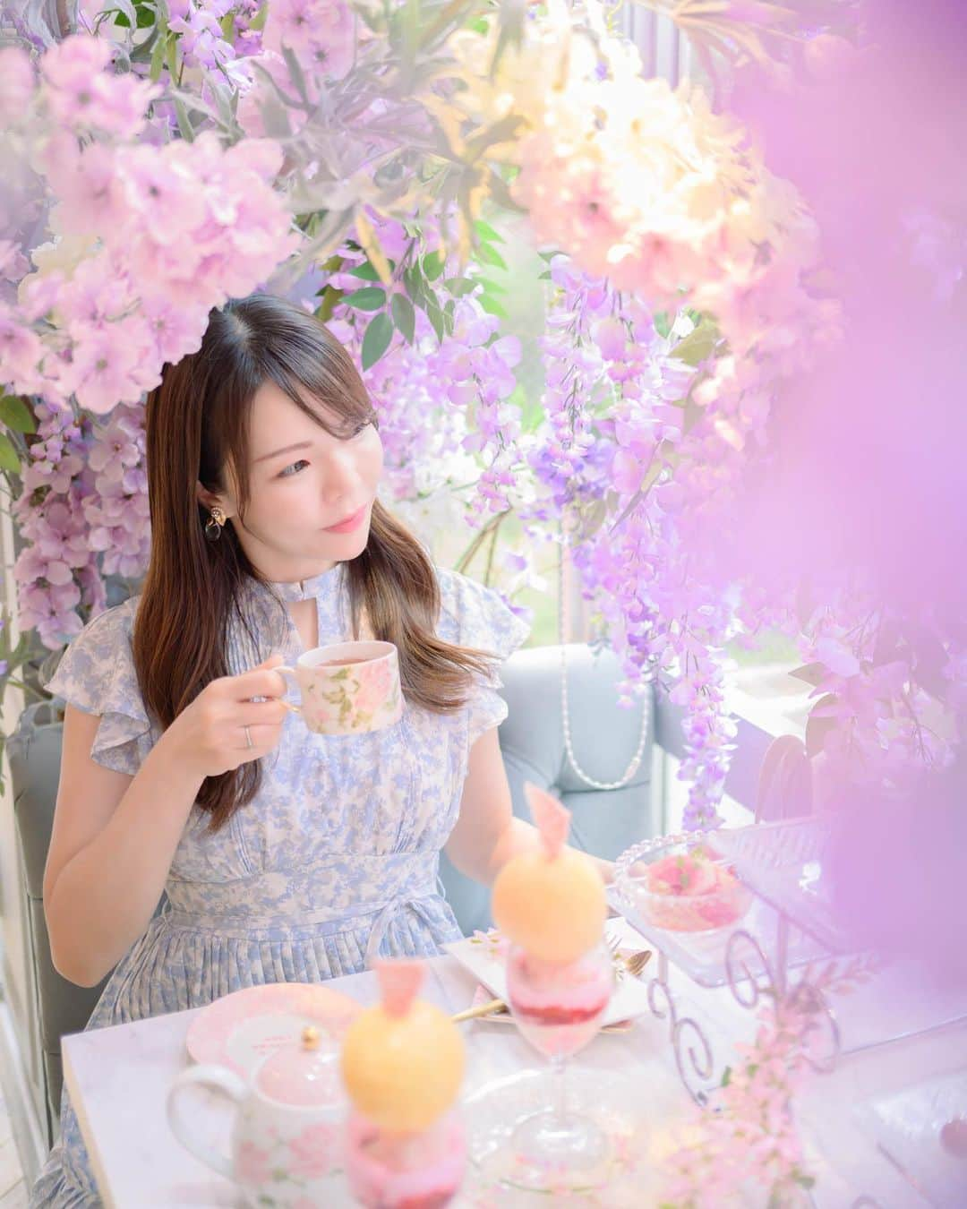 Mikaのインスタグラム：「『lovely peach afternoon tea』  @hautecouturecafe_official 🫖  この日撮影してもらった写真たくさんお気に入りあるのでまた後程投稿します(#^.^#)  今回は桃づくしでしたが大好きな苺の時にまた行きたい♡  内装も雰囲気も定期的に変わるので変わる度に行きたいな。  とってもラブリーな空間でした♪  photo by @tom_gt 📸 model @mika_portrait   #アフタヌーンティー #アフタヌーンティー巡り  #アフタヌーンティー部  #アフタヌーンティー好きな人と繋がりたい  #アフタヌーンティー東京 #アフタヌーンティーのある暮らし  #中目黒カフェ #中目黒カフェ巡り  #ヌン活  #ヌン活好きな人と繋がりたい  #インスタ映えスイーツ  #インスタ映えスポット  #インスタ映えカフェ  #映えスイーツ  #映えカフェ  #被写体 #被写体モデル  #被写体募集中  #被写体希望  #被写体になります  #被写体女子  #被写体サーチ  #撮影モデル #撮影モデル依頼受付中  #afternoonteatokyo  #japanesegirl  #cafetokyo  #asiangirls  #tokyofood」