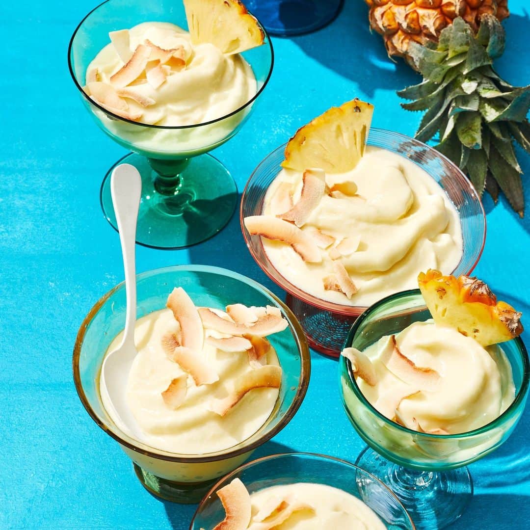 Food & Wineさんのインスタグラム写真 - (Food & WineInstagram)「Technically it’s still summer, and it’s still hot outside, so we’ve got plans to make Pineapple-Coconut Soft Serve. Get the recipe at the link in bio 🍍🥥.   🍨: @justinchapple, 📸: @gregdupree, 🥄: @cmariekeely, 🍽: @chelseaczimmer」9月17日 8時30分 - foodandwine