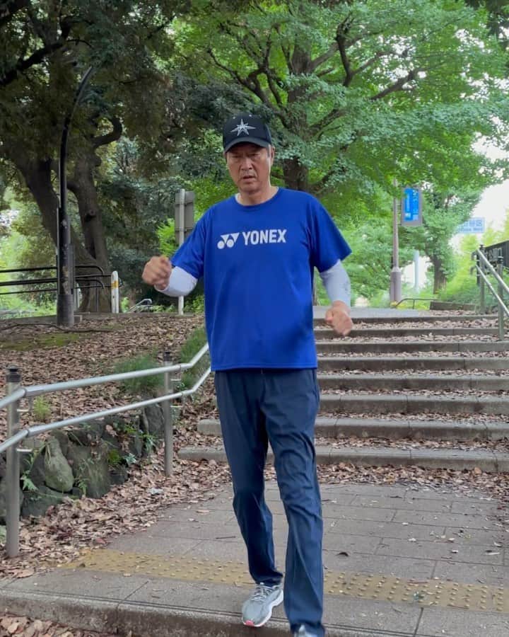 のインスタグラム：「カネやん散歩🚶  おはよー🤚  まだまだ蒸し暑いね〜💦  こういう時はひと汗かいてスッキリしましょか😄  どや  #カネやん散歩 #まだまだ蒸し暑い #ひと汗かいて #スッキリ #どや」