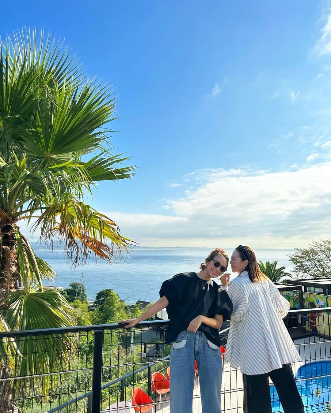 Mai Wakimizuのインスタグラム：「team LINKABLEの皆で淡路1泊旅行に行って来ました＼(^o^)／夏を感じられる最後の旅行になったかな〜♡写真があり過ぎて何から載せれば良いのやら。笑 とりあえず真加とお気に入りの1枚を♡ #グランピングリゾートawaji#淡路島」
