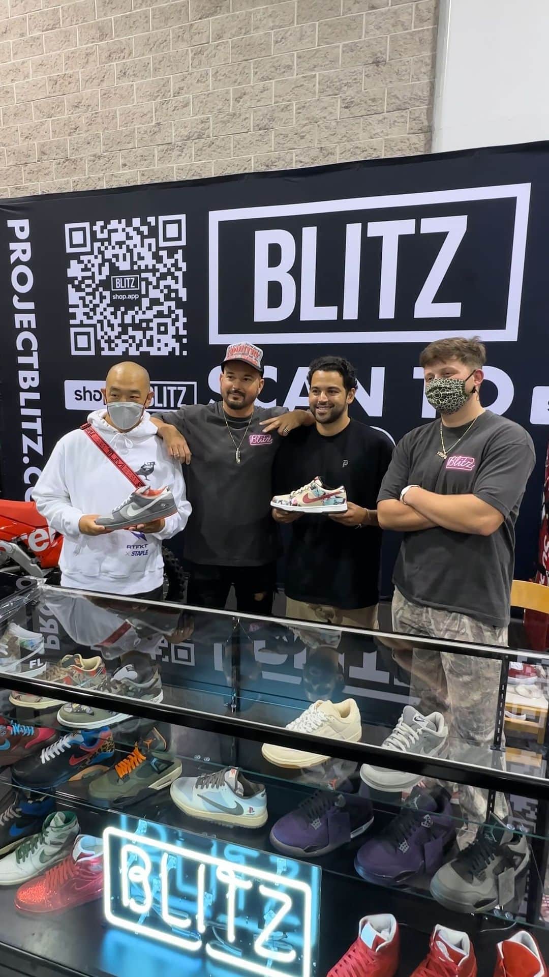 のインスタグラム：「@sneakercon was a blast thanks for having me.」