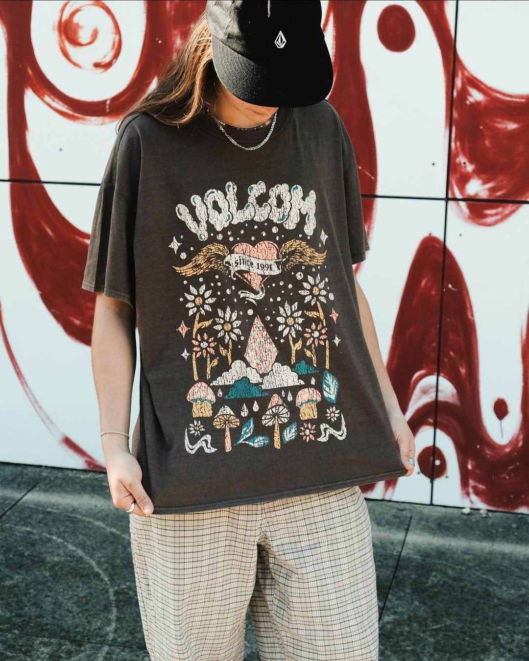 Volcom Women'sのインスタグラム：「Graphics that are having us stop in place 🚫 @liv_lovelace」