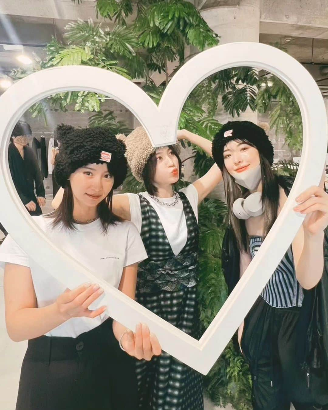 寒川綾奈さんのインスタグラム写真 - (寒川綾奈Instagram)「@basicks.jp 展示会へ♡♡♡ 可愛過ぎた！ ずーずー天才😌🌼  #basicks」9月17日 8時55分 - sogawaayana