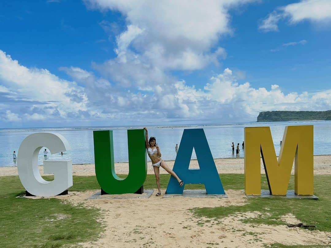 はるちゃんさんのインスタグラム写真 - (はるちゃんInstagram)「Ypao Beach🏝️ ホテルの近くに綺麗なビーチがあるって聞いて朝イチで行ってきた〜！ めっちゃ綺麗だったしタモン地区にホテル取った人はおすすめのビーチ⛱️😚  #ypaobeach #イーパオビーチ #guam #グアム #グアム旅行 #グアムビーチ #guambeach」9月17日 14時28分 - haru_323