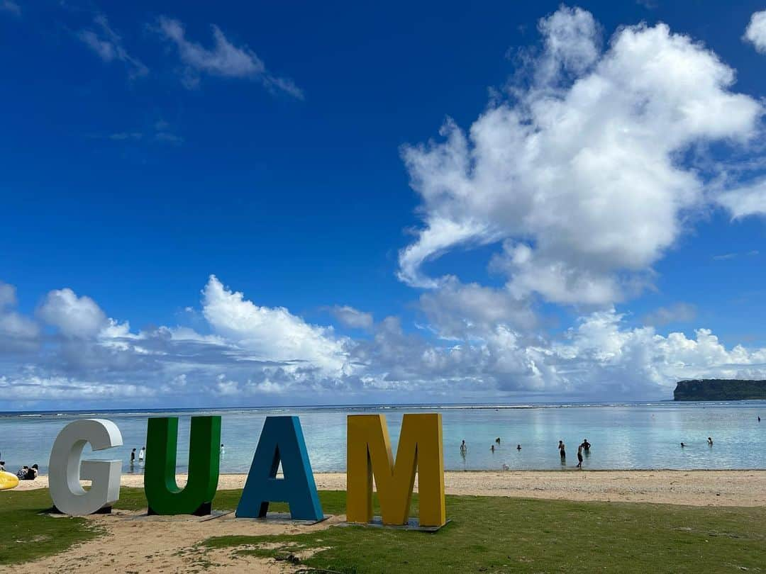 はるちゃんさんのインスタグラム写真 - (はるちゃんInstagram)「Ypao Beach🏝️ ホテルの近くに綺麗なビーチがあるって聞いて朝イチで行ってきた〜！ めっちゃ綺麗だったしタモン地区にホテル取った人はおすすめのビーチ⛱️😚  #ypaobeach #イーパオビーチ #guam #グアム #グアム旅行 #グアムビーチ #guambeach」9月17日 14時28分 - haru_323