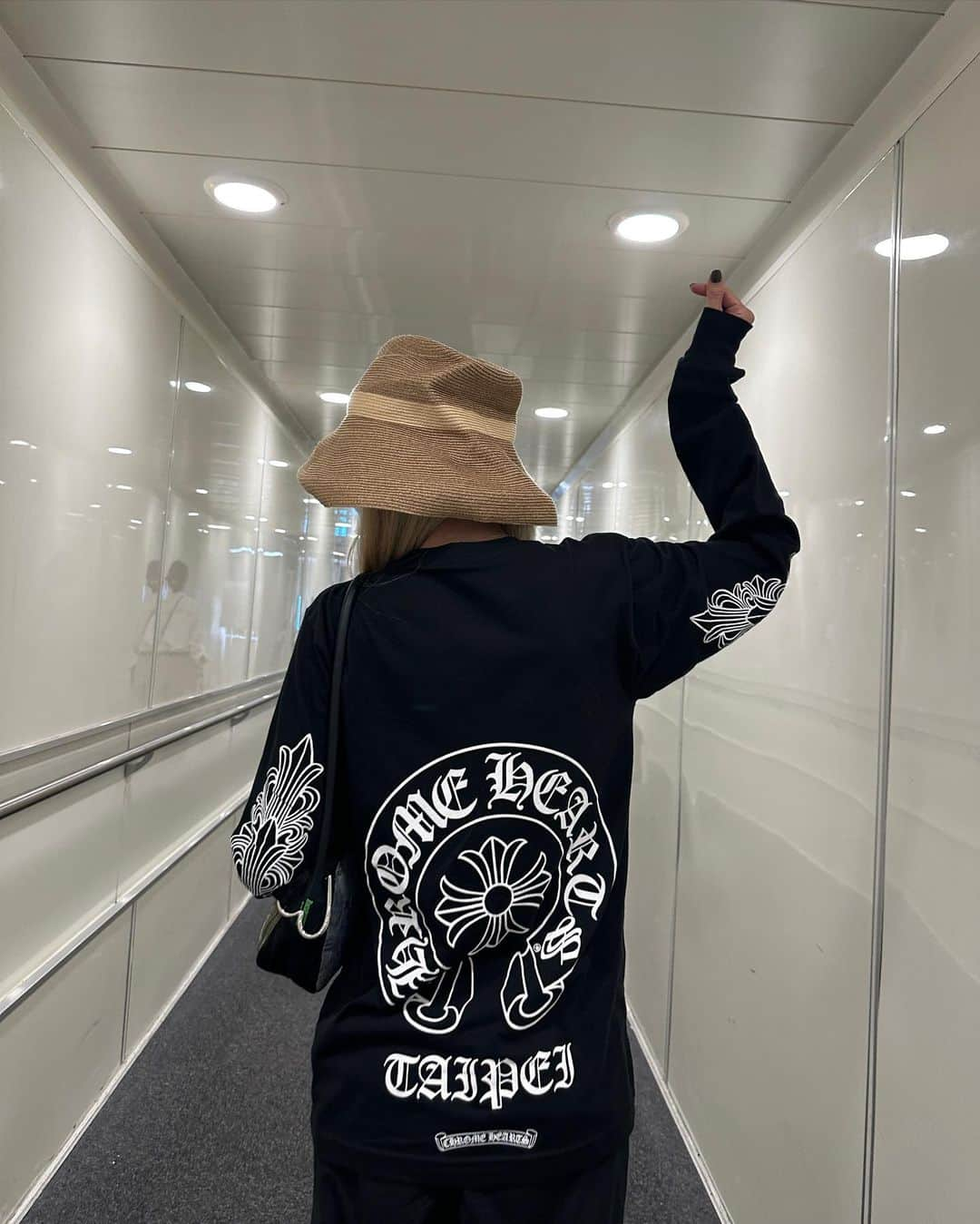 ダラ さんのインスタグラム写真 - (ダラ Instagram)「Bye Taipei 👋🏻✈️ see you again next time~!!! 😀 #Dara in #Taipei #Taiwan」9月17日 14時22分 - daraxxi