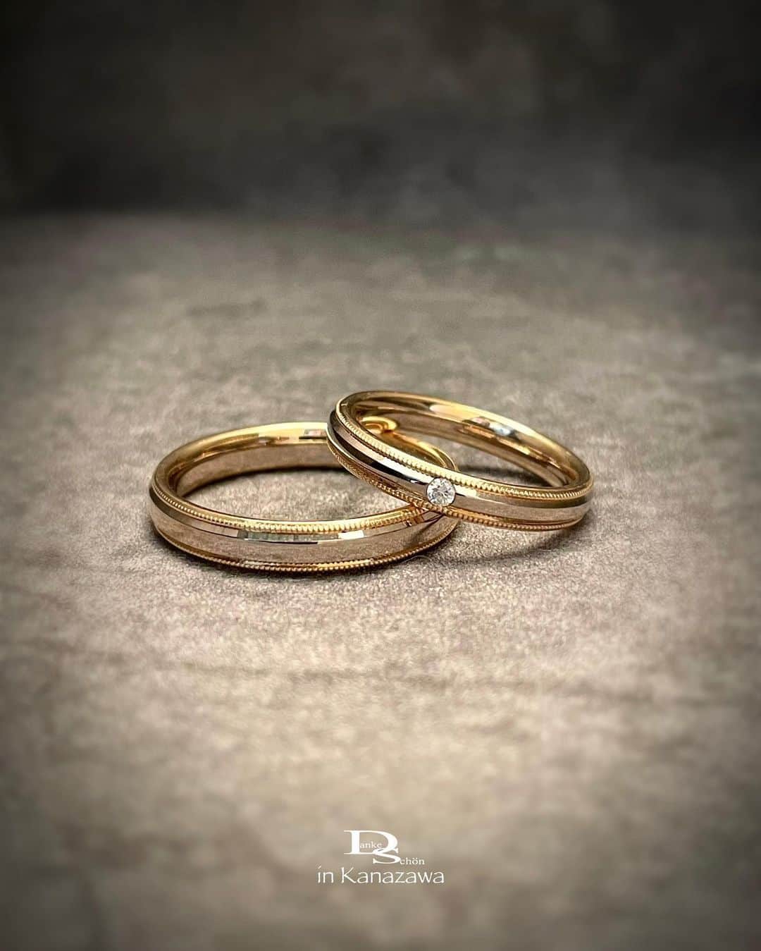 Danke schön ダンケ 金沢 結婚指輪 鍛造さんのインスタグラム写真 - (Danke schön ダンケ 金沢 結婚指輪 鍛造Instagram)「・ ・ ハイ🙌🏻 今日のバウアーさんは これにします。 ・ ・ ｢結婚指輪」と言われなくても このモデル ・ ・ 暗黙の了解の如く 『結婚指輪』らしい のですが🤭 ・ ・ 勿論！ バウアーにもあります。 ・ ・ が‼︎ ・ ・ 見た目は 同じように見えても ・ ・ 動画を見てたら 『えっ！』😱じゃないですか？ ・ ・ ミル打ちの由来の『千年の粒』の粒々が キラキラ🤩しているの分かります？ ・ ・ 見た目 似ていたとしても ・ ・ 指輪の｢地金」に拘り 指輪の｢作り方」に拘りを持っていれば ・ ・ 自ずとその結果が このミル打ちの1粒にも現れ ・ ・ その集合体が今回の動画に映し出された ｢ちゅぶちゅぶ」ミル打ちとなる訳です。 ・ ・ ミル打ちと言えども 侮れないミル打ちじゃないですか🤭 ・ ・ このモデルは 2色3層の接合モデルからの ミル打ち加工で仕上げてます。 ・ ・ ・ ・ ・  ・ ・ 📷動画:窓際より撮影 ・ ・ ・ ・ ・ 【工業系 鍛造削り出し】 🇩🇪クリスチャンバウアー 専門店 ・ ・ ワンランク上をいくノウハウの クリスチャンバウアーの選び方なら 『Danke schön 』 ・ ・ ・ —— 𝐃𝐚𝐧𝐤𝐞——— ▪︎ Instagramプロフィール 🔜 @danke2005  —————————————————————𝐒𝐜𝐡⍥𝐧——— ・ ・ #クリスチャンバウアー金沢 #鍛造指輪 #鍛造リング #結婚指輪 #結婚指輪オーダー #切削加工 #結婚指輪探し #結婚指輪選び #指輪探し #指輪選び #マリッジリング #結婚指輪金沢 #金沢結婚指輪 #セカンドリング #結婚指輪買い替え #地金屋鍛造 #ブライダルリング #結婚記念日 #ベビーリング #ドイツリング #クリスチャンバウアーダンケ #クリスチャンバウアーdanke #ミルグレイン #ミル打ち   ------------------------------------------✈︎ ---------  鍛造削り出し 🇩🇪クリスチャンバウアー 専門店 『𝐃𝐚𝐧𝐤𝐞 𝐬𝐜𝐡⍥𝐧』 ・ • 営業時間 am11:00〜pm9:00 • 定休日 : 木曜日 • 駐車場 : 店舗前OK • ご予約 : 優先 ・ ・ ——𝐃𝐚𝐧𝐤𝐞——————————————— ▪︎トップページ 🔜 @danke2005 ———————————————————-𝐒𝐜𝐡⍥𝐧————」9月17日 14時23分 - danke2005