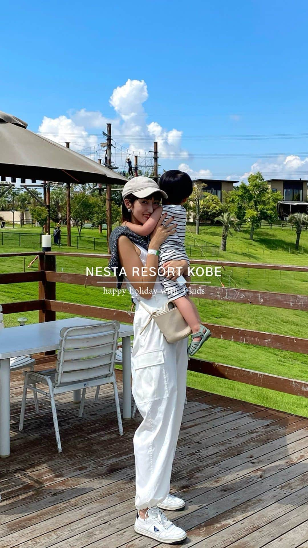 美生のインスタグラム：「📍 @nestaresortkobe   家族でネスタリゾート神戸へ🏕️  大自然の中で たくさんのアクティビティを満喫♡  子供はもちろん 私たちも大はしゃぎ♡  娘たちが1番楽しみにしていたスピードバギーは パパが大活躍👏 迫力満点で4歳からでも乗れるのも嬉しい♡  2歳の息子も室内で遊べたり 動物に触れ合ったり 夕方までお昼寝なしで楽しみました♡  たくさんの笑顔が見られて幸せな３連休初日♡ また行きたいです♡」