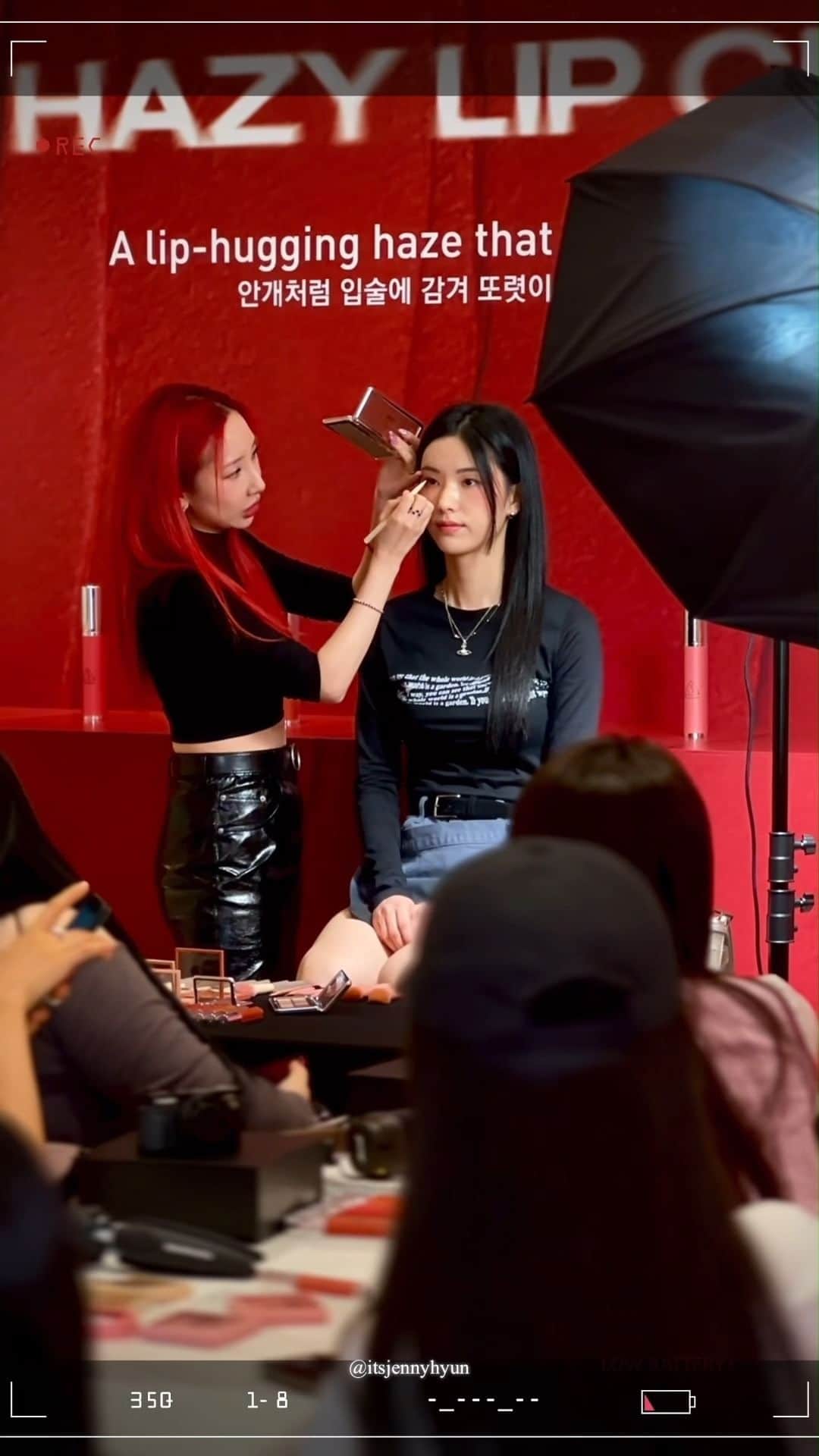 Official STYLENANDAのインスタグラム：「홍대 3CE스타일난다 플래그십 스토어에서 헤이지 립 클레이 팝업 오픈 기념 메이크업 쇼와 퍼스널 컬러 테스트를 진행했어요.👄 젠쌤과 함께한 메이크업 쇼 현장을 확인해보세요.😘  Celebrating the Hazy Lip Clay Popup event opening at Hongdae 3CE STYLENANDA flagship store, a makeup show and personal color test event were held.👄 Take a look at the show that ran with lovely @itsjennyhyun.😘  Celebrating the open of 3CE Hazy Lip Clay Popup event at Hongdae 3CE STYLENANDA flagshipstore, makeup show and persconal color test event was held.   📸 Video Credit: @itsjennyhyun」