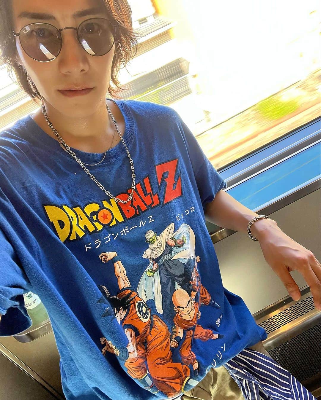 ジョーブログのインスタグラム：「誕生日ありがとう！！ 生んでくれてありがとう。今も今日という日を楽しく生きれて最高に幸せです。  皆んないつも世話になってます。 32歳も世話になります。 この年も皆んなに夢を与えるべく、躍進します！  今から、とある人と誕生日過ごしに沖縄行ってきまーす😆」