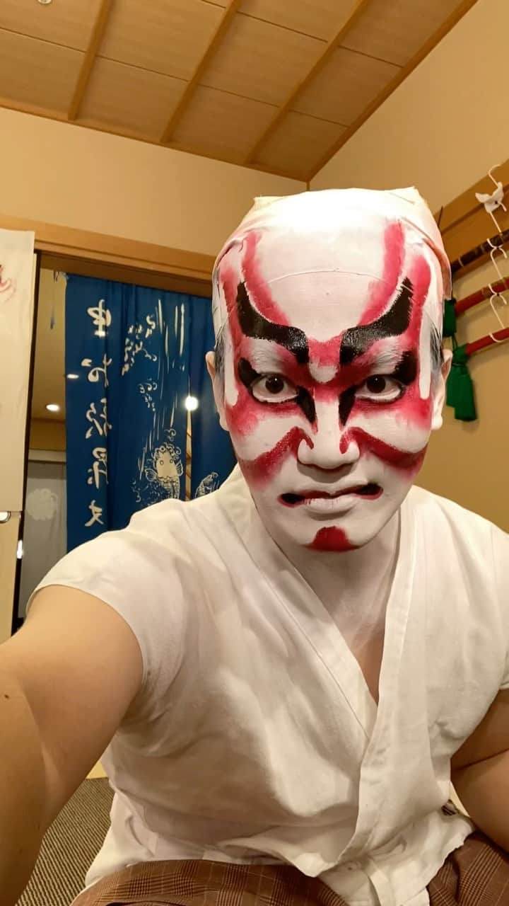 中村歌昇 のインスタグラム：「梅王丸。 #歌舞伎 #歌舞伎座 #秀山祭 #makeup  #japan  #kabuki #メイク #メイク動画  #中村歌昇」