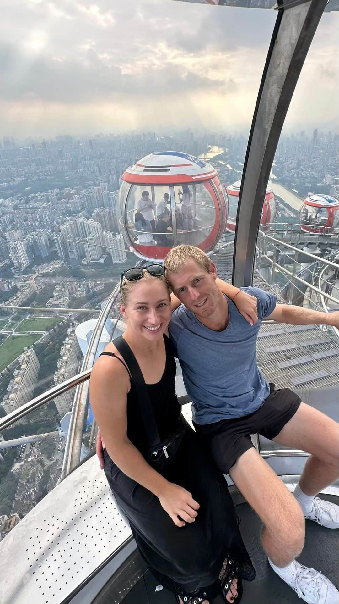 ダリア・ガブリロワのインスタグラム：「so lucky to experiences like this just because we are half decent at hitting a tennis ball 🎾」