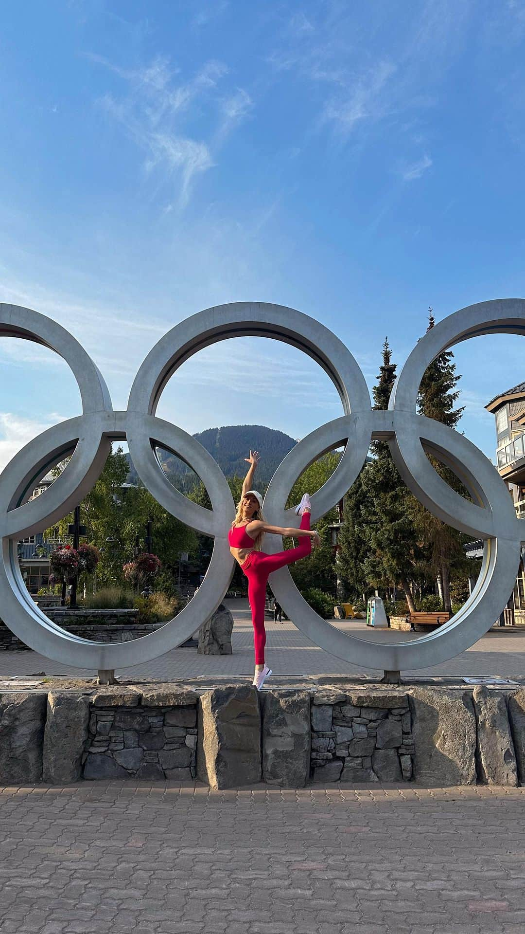 ナスティア・リューキンのインスタグラム：「when I asked my boyfriend what to post for national gymnastics  day… ps this was the one of two songs on my Olympic playlist 🤣 the other one was obvi “lose yourself” by @eminem   #nationalgymnasticsday #olympics #gymnastics #spotify」