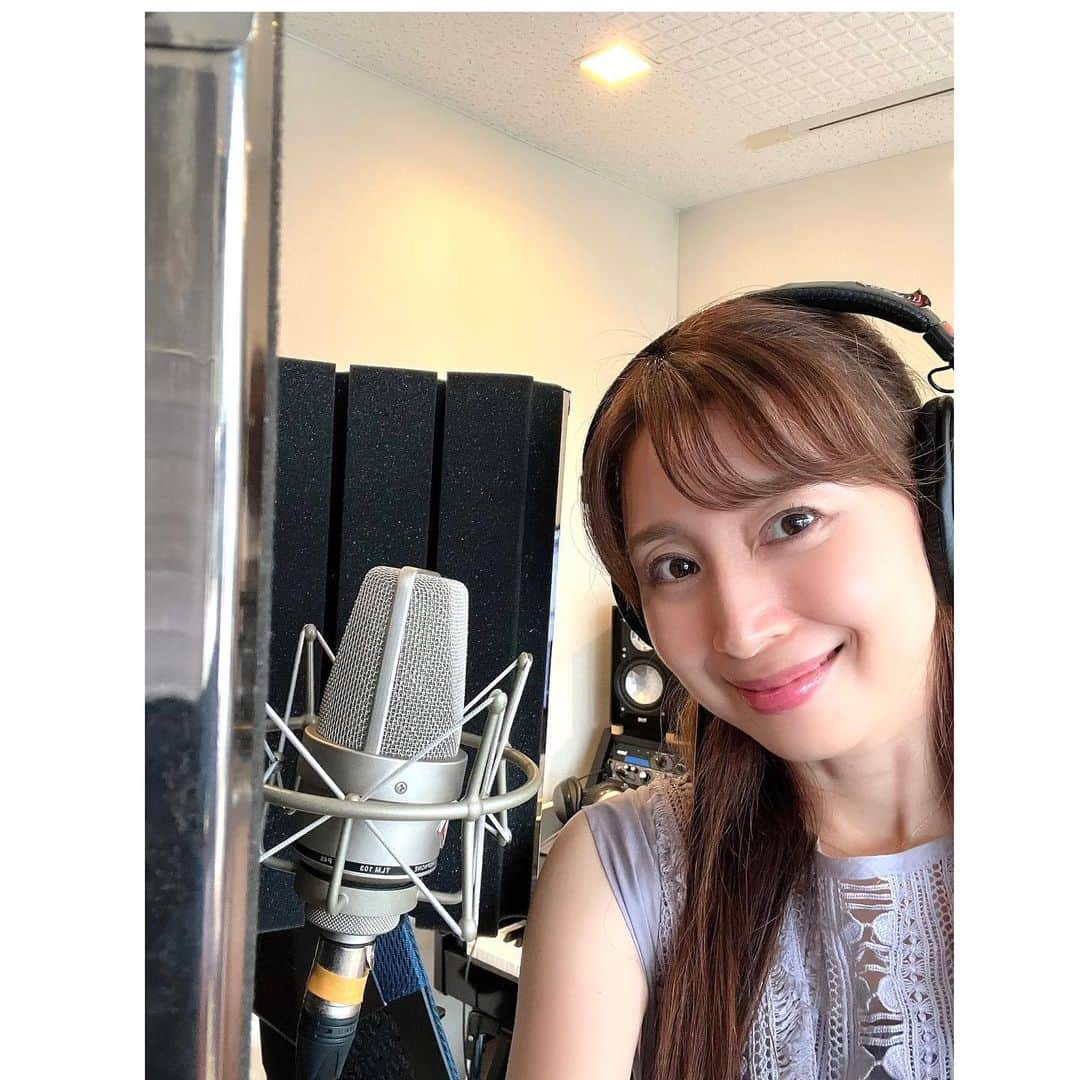 中野公美子のインスタグラム：「先日は、27年振り位の 大阪パフォーマンスドールのレコーディングでした🎙️ 久し振り過ぎて緊張したぁ😵 あやのが作ってくれた とーっても素敵で優しい雰囲気の曲です🥰 皆様から頂きました、切な懐かしいワードも沢山散りばめられていて、本当に素敵なのです🥰 ファンの皆様と作った最高の新曲、 11月1日発売！ 是非お聴きくださいね❣️  #大阪パフォーマンスドール #opd #opdレコーディング #11月1日発売 #新曲 #レコーディング #皆様と作った新曲 #是非聴いてね」