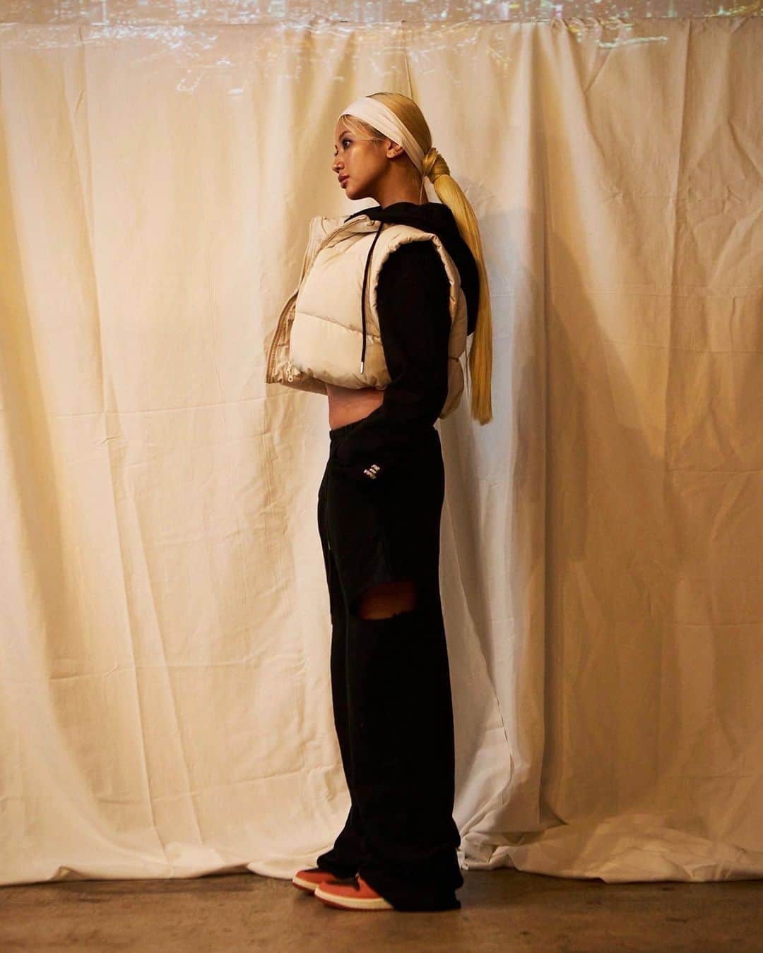 FIG&VIPERさんのインスタグラム写真 - (FIG&VIPERInstagram)「【 New 】  ・Puffer cropped vest ¥7,700 ・Corset shape short hoodie ¥6,930 ・ Low waist wide sweatpants ¥6,490 (tax included)  _______________________________________________  #figandviper」9月17日 10時55分 - figandviper