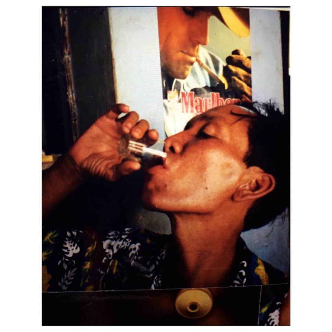 マット・ディロンさんのインスタグラム写真 - (マット・ディロンInstagram)「Smoking and drinking. Laos #laos」9月17日 11時08分 - mattdillon