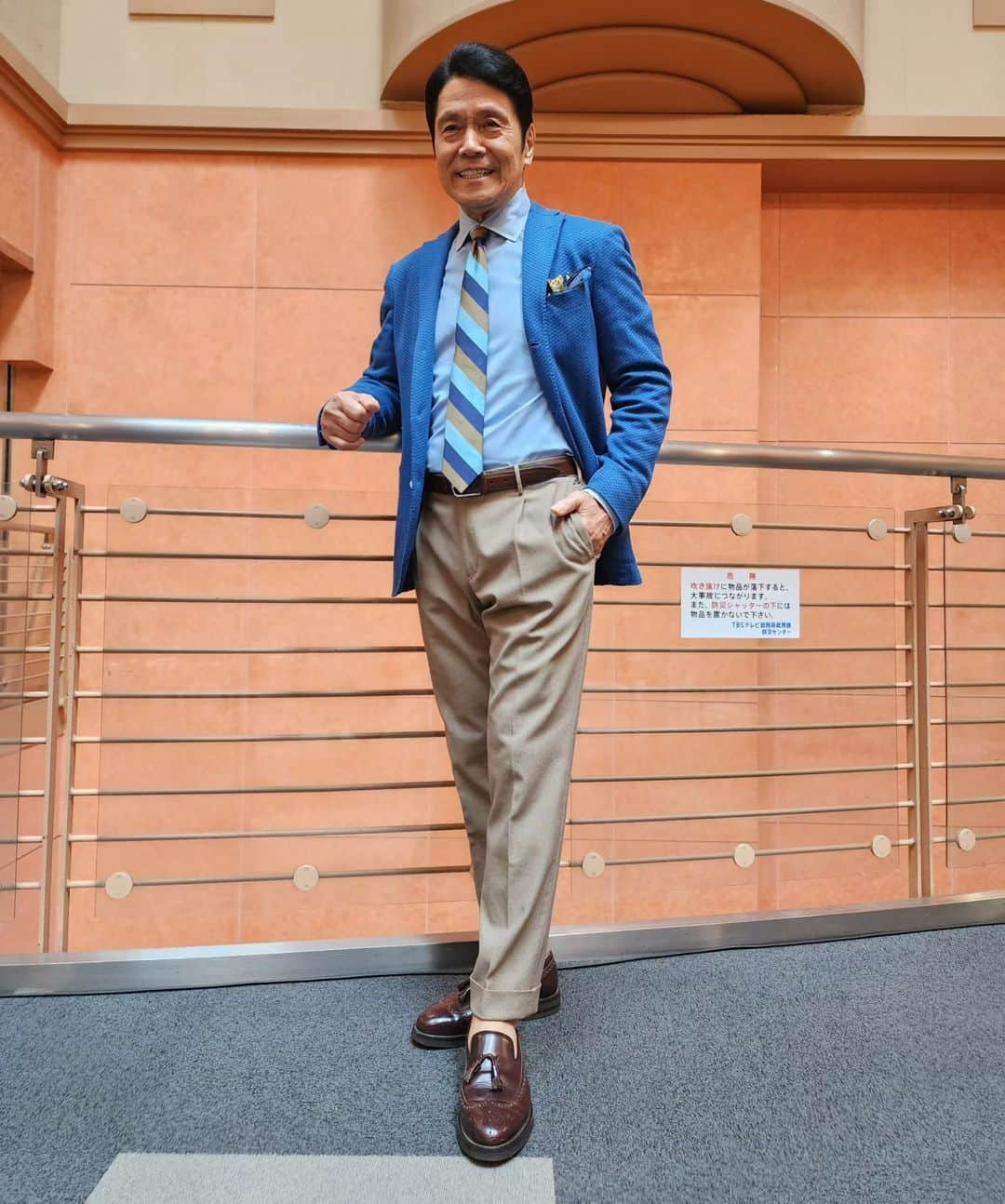 峰竜太のインスタグラム：「#アッコにおまかせ #jacket #boglioli #shirt #doihokosho #tie #brocklehurst #pants #pt #shoes #brunellocucinelli」