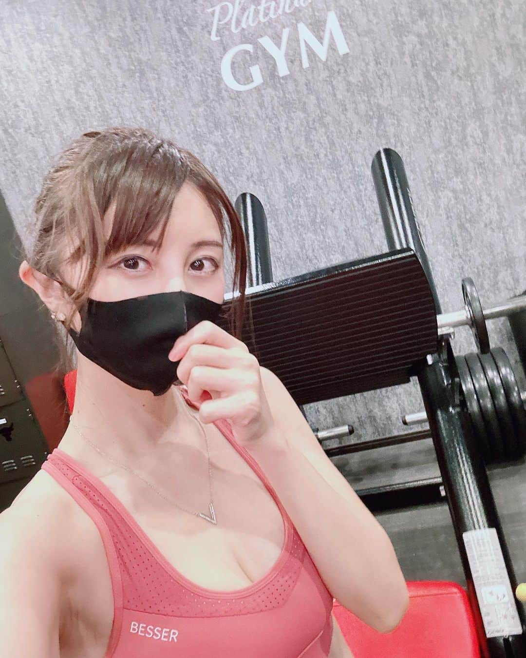 satomiのインスタグラム：「🏋️‍♀️🫧🏋️‍♀️ ・ 昨日は広尾で体験トレーニング🏋️‍♀️ ・ マシーンたくさんあっていいけど 使い方分からないので教えてもらったよ✨ ・ 絶対下半身筋肉痛くる予感☺️ でもこれがいい！！ ・ 👨→ @yuzuki_fitness.platina  📍→ @platinum____gym  PR @platinum____gym #PLATINUM_GYM  #プラチナムジム  #広尾ジム  #広尾トレーニング  #広尾パーソナルジム  #広尾トレーニングジム #筋トレ #筋トレ女子 #gym #広尾パーソナルトレーナー」