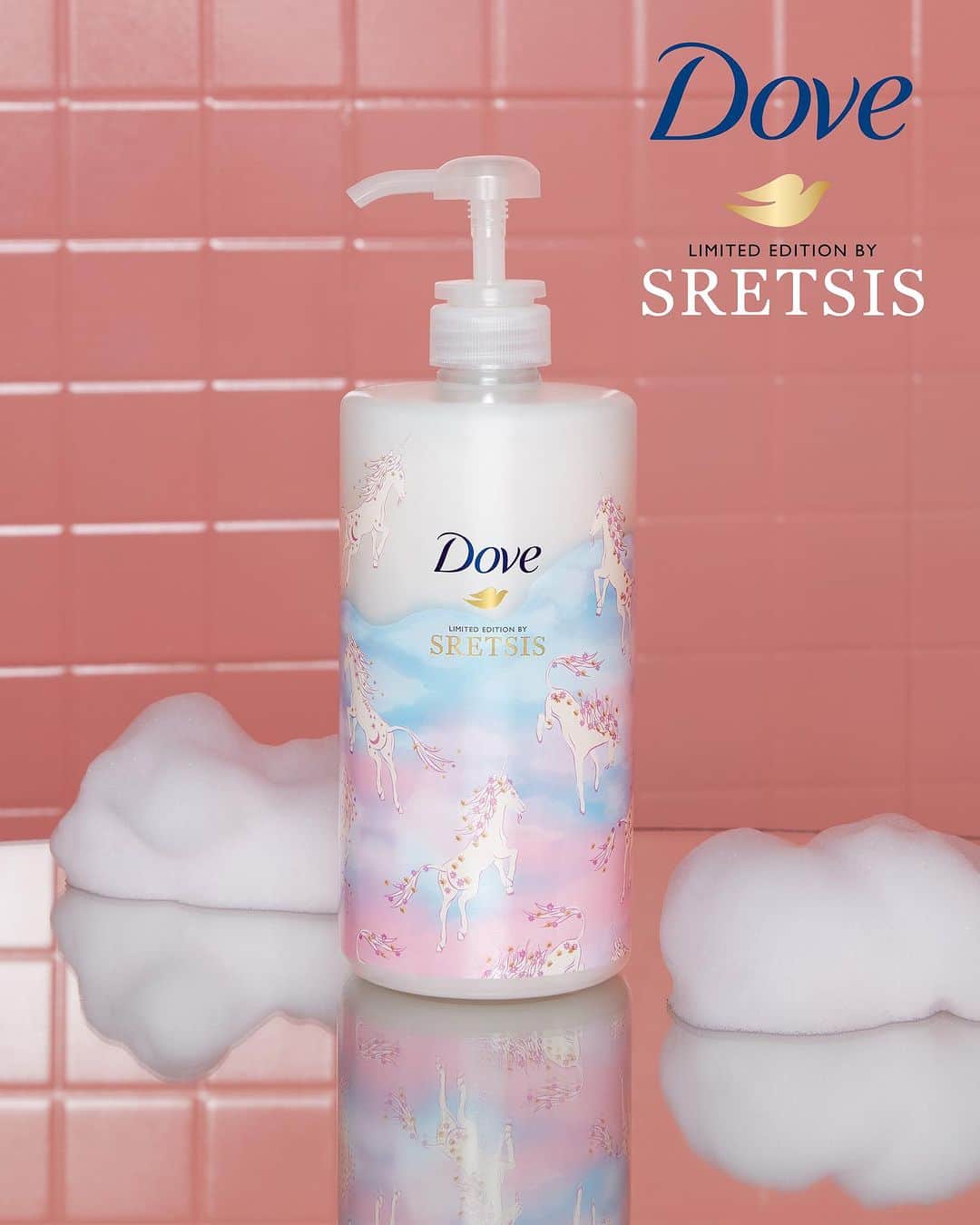 Sretsisさんのインスタグラム写真 - (SretsisInstagram)「Sretsis is pleased to introduce Dove Limited Edition by Sretsis. Envisioned in exclusive “Stardust Unicorn” print, gradient shades of pastel sky is enlivened with dancing unicorns. Discover the exclusive gift set with refillable shampoo bottle, satin drawstring pouch, and Dove hair products all lovingly packed in the limited edition box on 19 September onwards exclusively at Unilever Official Lazada Store.   @dove #DoveLimitedEditionBySretsis #DoveThailand  Creative Director @pimstarr Photographer @benedict_studio  Art Director @jeremy_30」9月17日 11時18分 - sretsisofficial