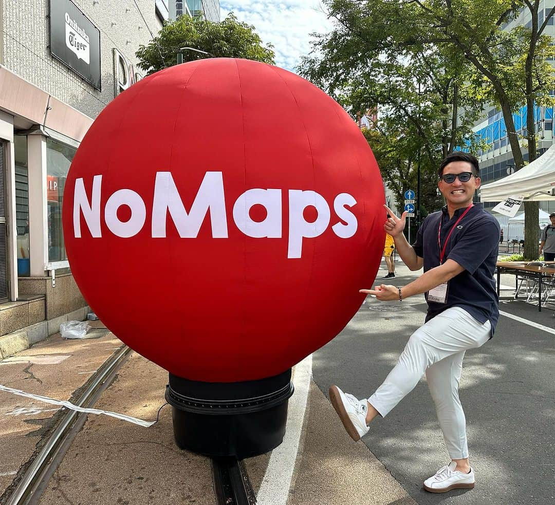 杉谷拳士さんのインスタグラム写真 - (杉谷拳士Instagram)「. 【No Maps】 札幌市内の様々な場所でエンタメ・クリエイティブに関する様々なイベントが同時に開催されている「NoMaps」に初めて参加しました😊💪  開催中の6分野のうち、今回お世話になったのは、Conference（会議）とEvent（スポーツ）の2つです‼️  昨日のConferenceでは、「事業革新の鍵は外にある〜企業が成⻑するためのオープンイノベーションとは」というテーマのセッションに登壇しましたが、、、ご一緒した経営者の皆様から地域創生やコミュニケーションの大切さなどを学ばせていただきました🙇‍♂️‼  今日伺った「さっぽろホコテン」でのスポーツイベント会場には、アスリートの皆様と競技体験ができるブースが広がっており、ストリート全体がスポーツを楽しむお子さんの笑顔で溢れていました🏐🏀⚽️🏂  こんなにも多様で、しかも街全体で行う催し物🔥 あまりの規模の大きさ、一体感、熱気🔥 北海道のさらなる前進に繋がるNoMapsは、テーマの通りまさに「札幌の気温が上がる」空間でした💪  ※写真には、NoMapsの前にお世話になったサツドラフェスの様子も混ざっています😊  #北海道 #nomaps #サツドラフェス  関係者の皆様2日間大変お世話になりました 。ありがとうございました😊」9月17日 11時18分 - kenshi.02