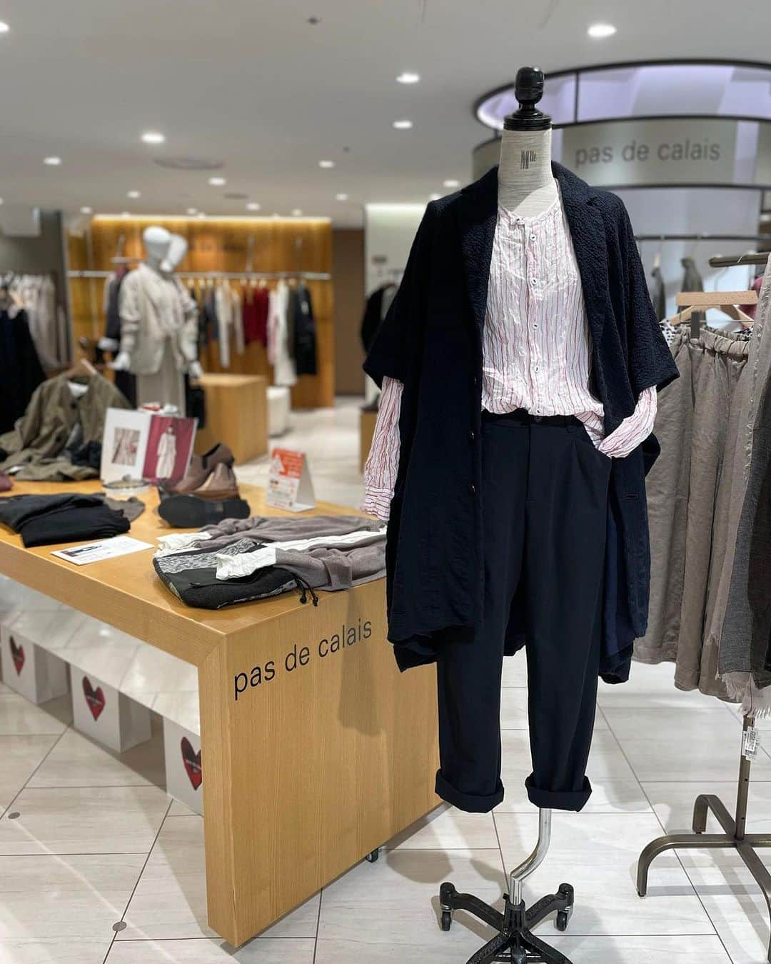 pas de calais -パドカレ-さんのインスタグラム写真 - (pas de calais -パドカレ-Instagram)「•  pas de calais  Autumn Fashion  ◾️ORDER NOVELTY EVENT 9/13(wed)-24(sun)   #pasdecalais  #pasdecalais_offical_jp  #パドカレ #23aw #fashion #25thanniversary」9月17日 11時31分 - pasdecalais_official_jp